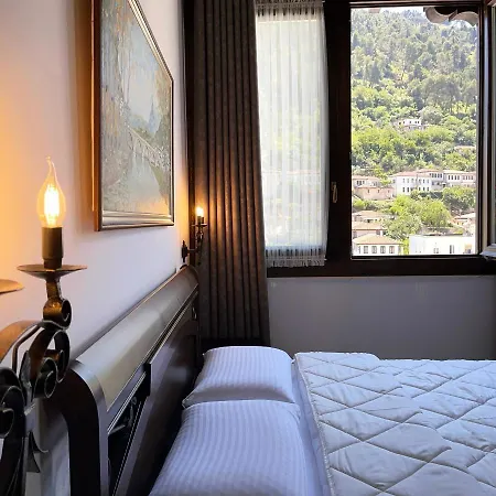 White House & Restaurant - Since 1999