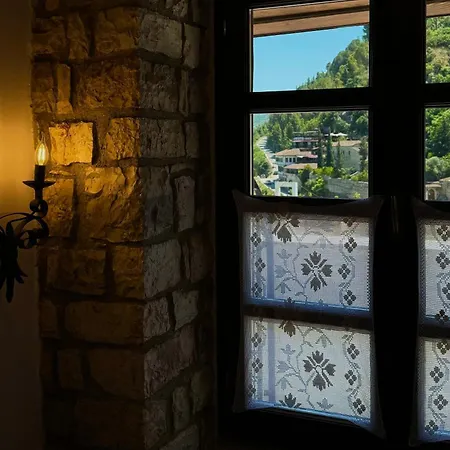 White House & Restaurant - Since 1999 Otel Berat