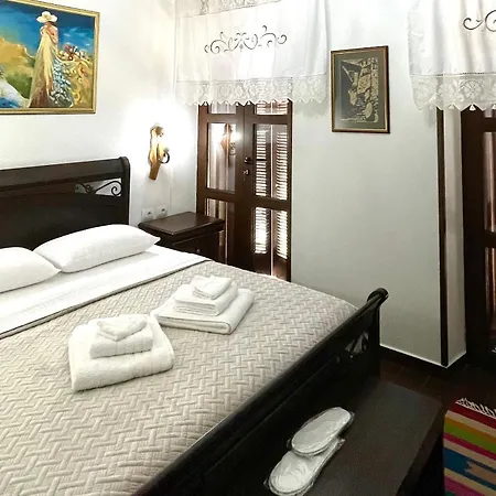 White House & Restaurant - Since 1999 * Berat