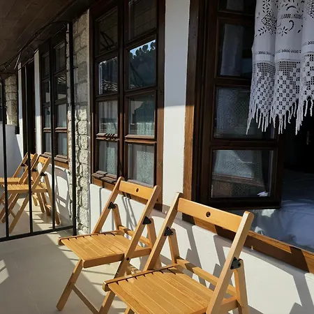 White House & Restaurant - Since 1999 *