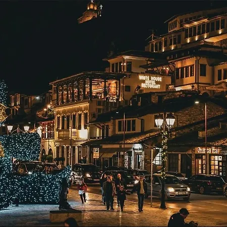 White House & Restaurant - Since 1999 Отель