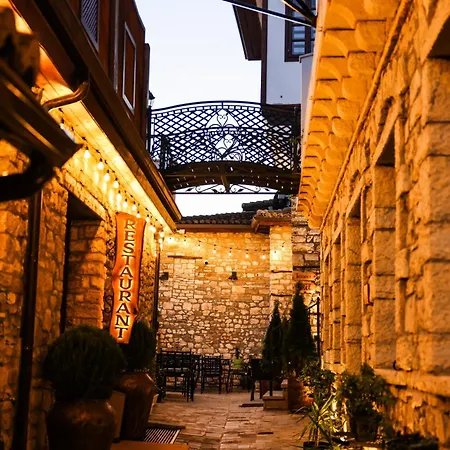 White House & Restaurant - Since 1999 Отель *