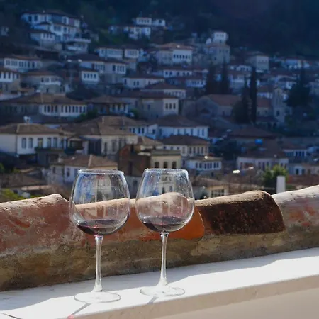 Отель White House & Restaurant - Since 1999 Берат