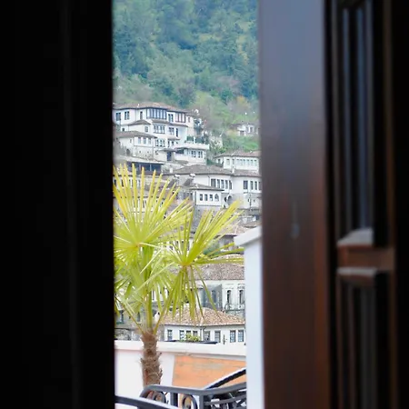 White House & Restaurant - Since 1999 * Berat