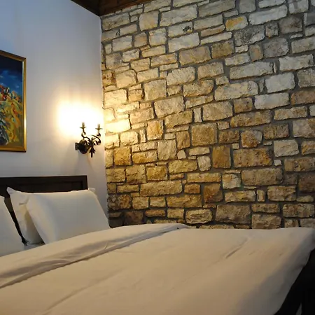 White House & Restaurant - Since 1999 Hotel *