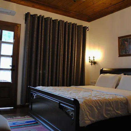 White House & Restaurant - Since 1999 Hotel Berat