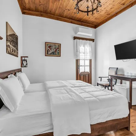 White House & Restaurant - Since 1999 Отель Берат