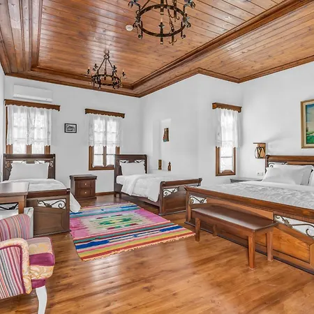 Отель White House & Restaurant - Since 1999 Берат