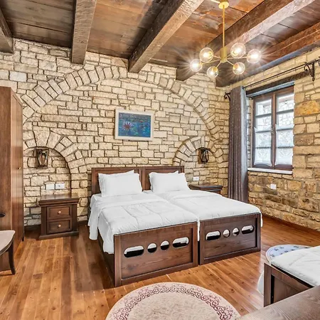 Hotel White House & Restaurant - Since 1999 *