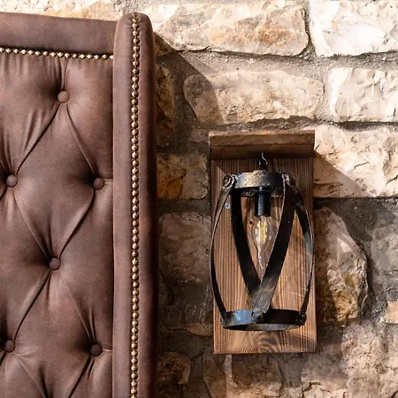 White House & Restaurant - Since 1999 Hotel Berat