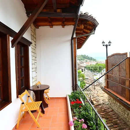 White House & Restaurant - Since 1999 Отель