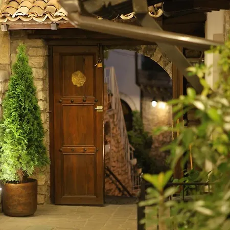 Otel White House & Restaurant - Since 1999 *