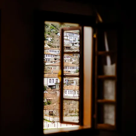 White House & Restaurant - Since 1999 Otel Berat