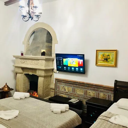 White House & Restaurant - Since 1999 Отель