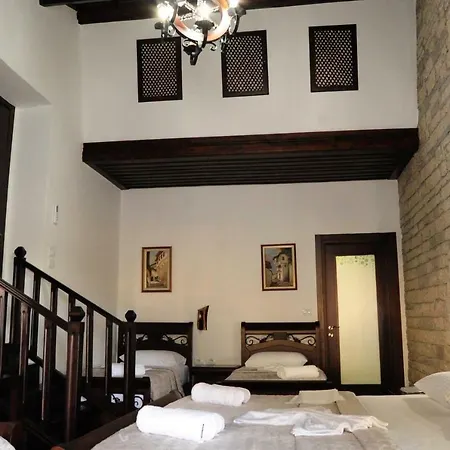 White House & Restaurant - Since 1999