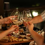 White House & Restaurant - Since 1999 酒店 *