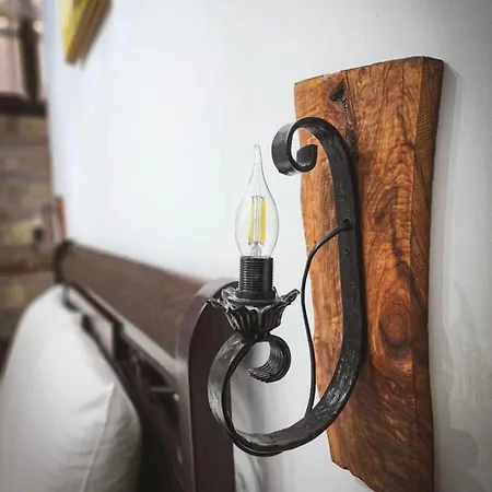 White House & Restaurant - Since 1999 *