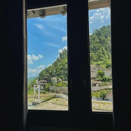 White House & Restaurant - Since 1999