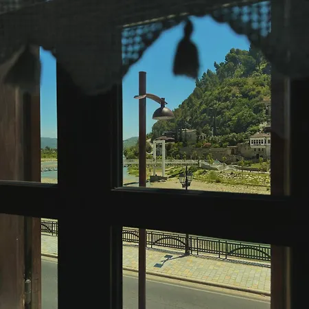 White House & Restaurant - Since 1999 * 培拉特