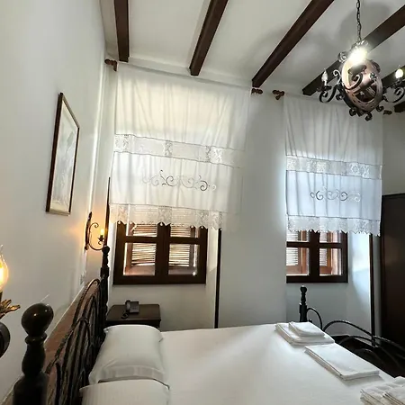 White House & Restaurant - Since 1999 Berat