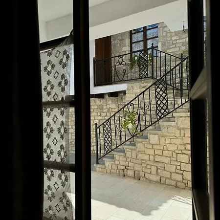 White House & Restaurant - Since 1999 Berat