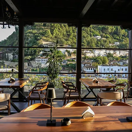 White House & Restaurant - Since 1999 * Berat