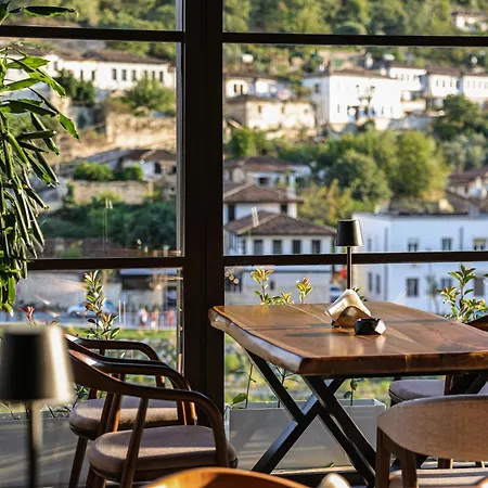 White House & Restaurant - Since 1999 فندق بيرات