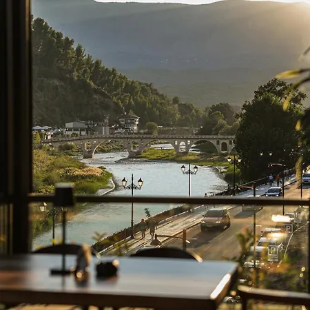 فندق White House & Restaurant - Since 1999 بيرات