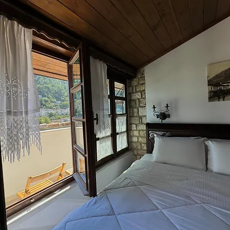 White House & Restaurant - Since 1999