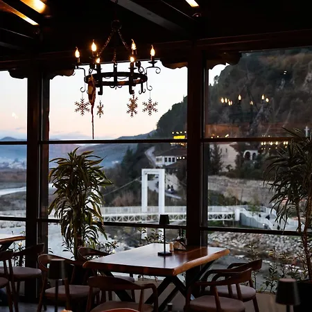 Hotel White House & Restaurant - Since 1999 *