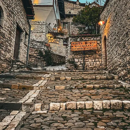 White House & Restaurant - Since 1999 Berat