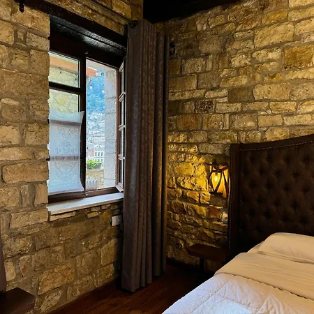 White House & Restaurant - Since 1999 *