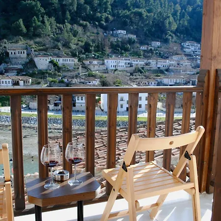 White House & Restaurant - Since 1999 酒店 培拉特