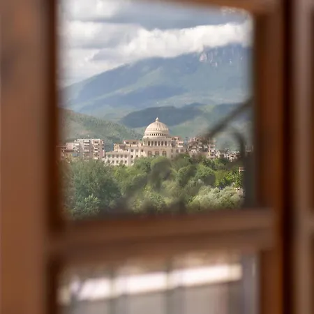 酒店 White House & Restaurant - Since 1999 *