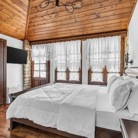 White House & Restaurant - Since 1999 *