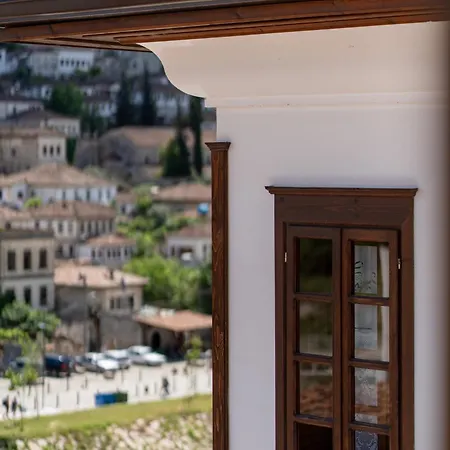 White House & Restaurant - Since 1999 فندق بيرات