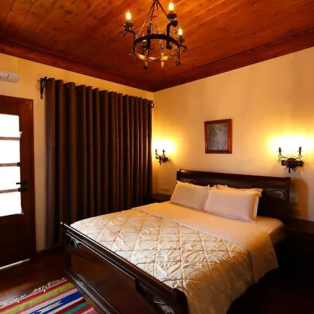 White House & Restaurant - Since 1999 *