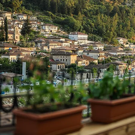 White House & Restaurant - Since 1999 *