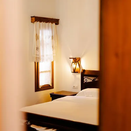 White House & Restaurant - Since 1999