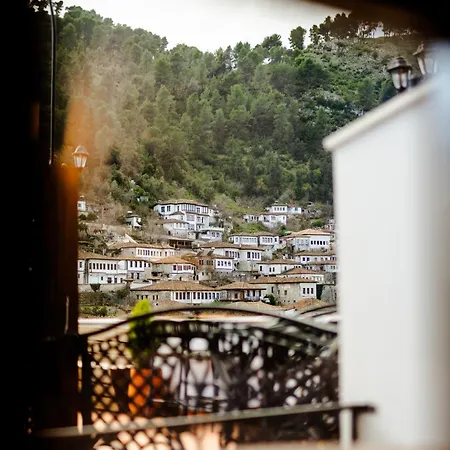 White House & Restaurant - Since 1999