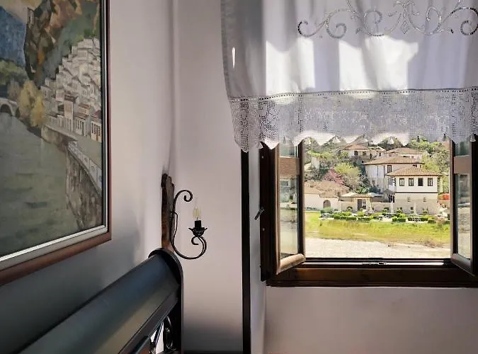 Hotel White House & Restaurant - Since 1999