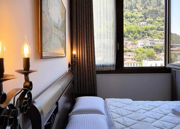 White House & Restaurant - Since 1999