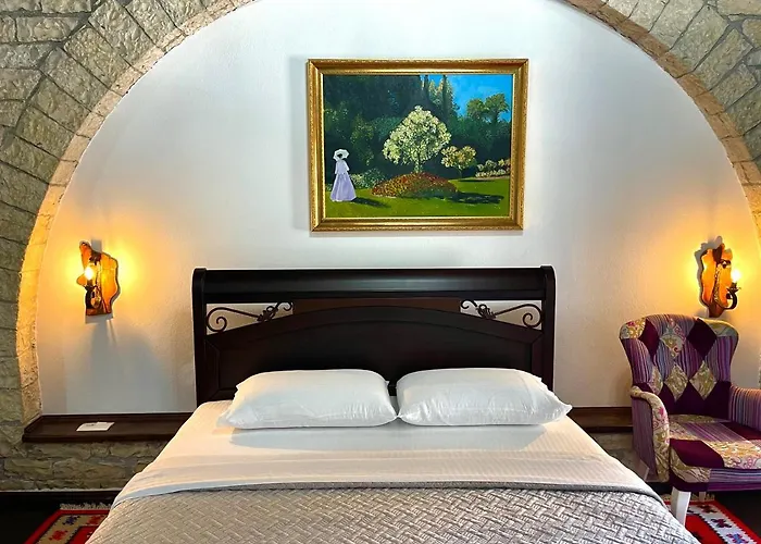 White House & Restaurant - Since 1999 *