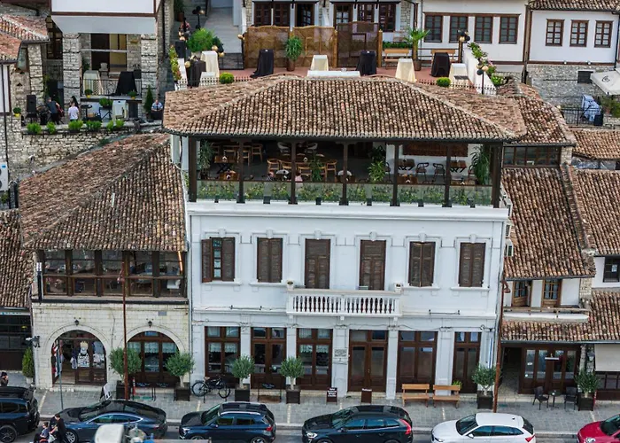 White House & Restaurant - Since 1999 Hotel