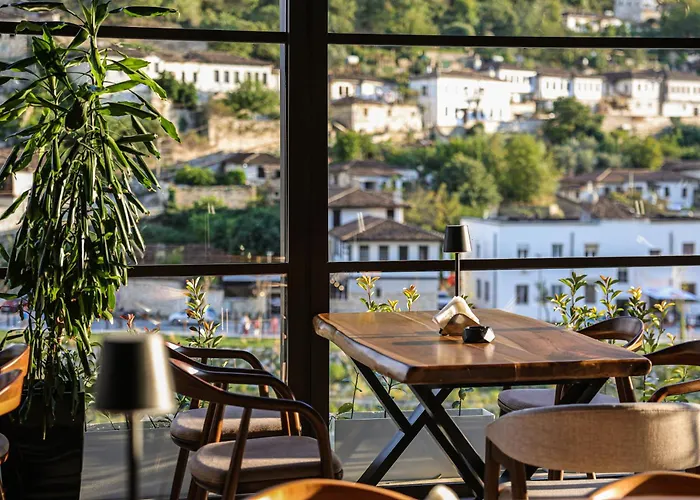 White House & Restaurant - Since 1999 Hotel Berat