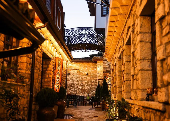 White House & Restaurant - Since 1999 Hotel *