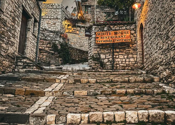 White House & Restaurant - Since 1999 Berat