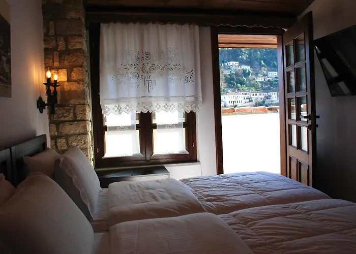 White House & Restaurant - Since 1999 Hotel Berat