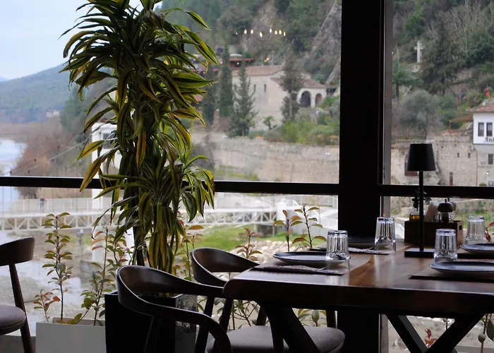 White House & Restaurant - Since 1999 Hotel *