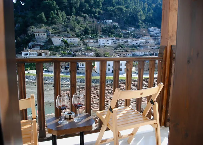 White House & Restaurant - Since 1999 Hotel Berat